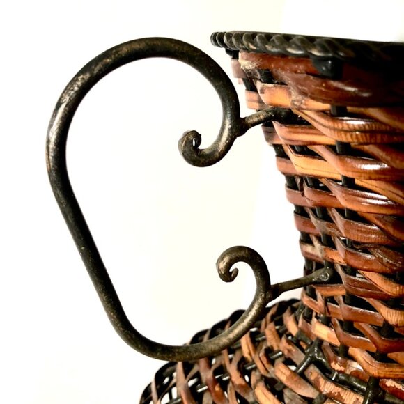 Vintage Wicker Boho Vase with Metal Frame. - Picture 4 of 5